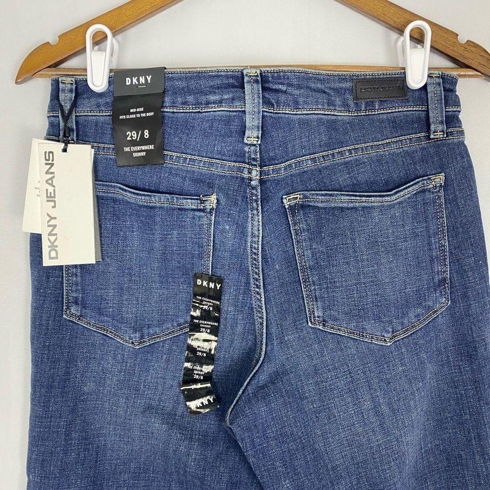 NWT $79  DKNY Dark Wash The everywhere skinny jeans 29/8 Mid Rise